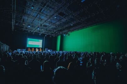 V Studios Vendargues : France Télévisions double sa capacité de tournage et inaugure l’extension V2 © DR