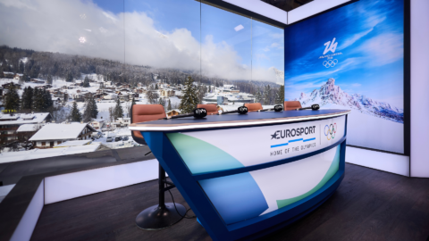 Deux studios “Made in Italy” pour la couverture de JO d’Hiver de Warner Bros. Discovery