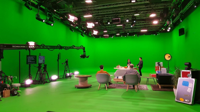 Un des plateaux fond vert du studio 107 utilisé par France Télévisions pour la Maison Lumni © DR
