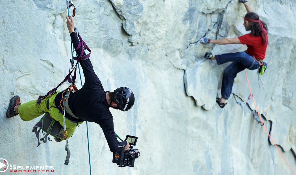 Les cadreurs doivent parfois maîtriser diverses techniques pour obtenir le bon angle de prise de vue © 5Elements Production