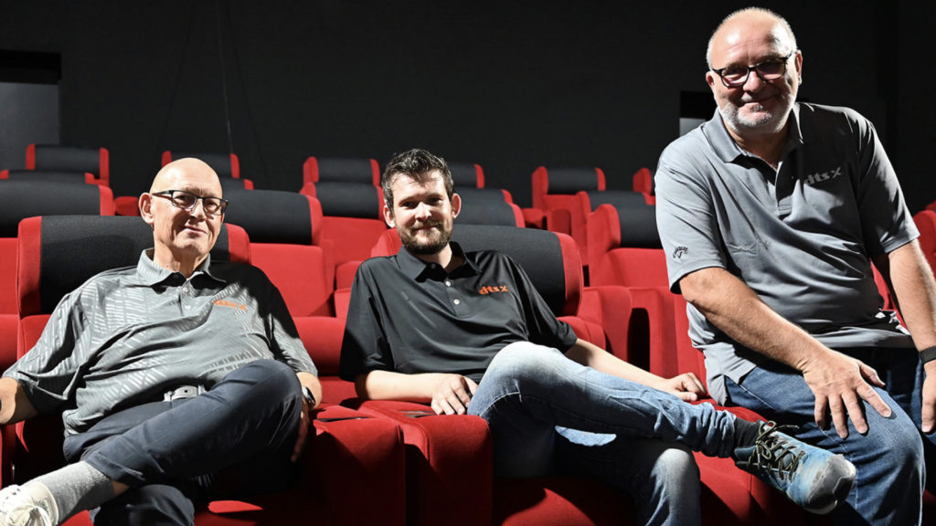 Didier Lozahic (ingénieur du son mixage cinéma), Florent Briquet (Directeur Technique du Cineum) et Hervé Roux (Consultant DTS Cinema Initiative EMEA) lors du récent programme de mise au point et de certification DTS :X au Cineum de Cannes © DR