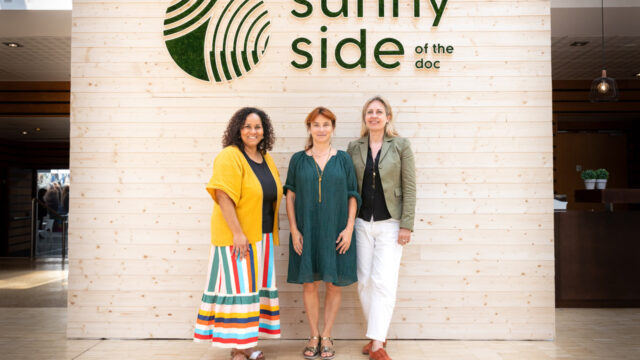 Les deux co-fondatrices du collectif Karine Dusfour Virginie Linhart avec la directrice du Sunny Side of the Doc Aurélie Reman (à gauche)