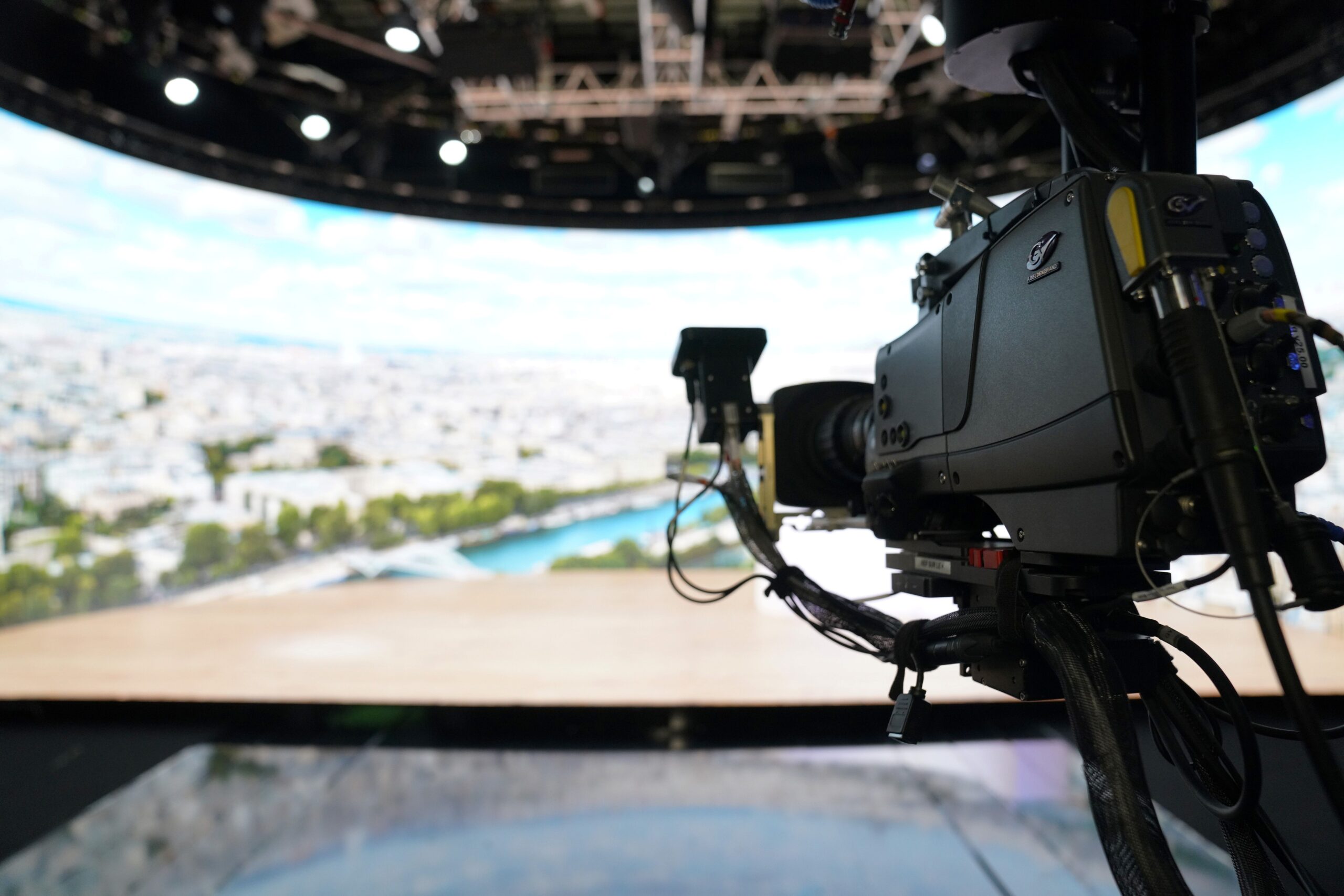 La FDJ s'équipe ouvel espace de production virtuelle UHD équipé d'un mur XR (Réalité Étendue) de 80 m² avec l'accompagnement de Grass Valley
