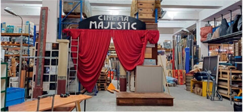 Stockage des décors à La Ressourcerie du cinéma